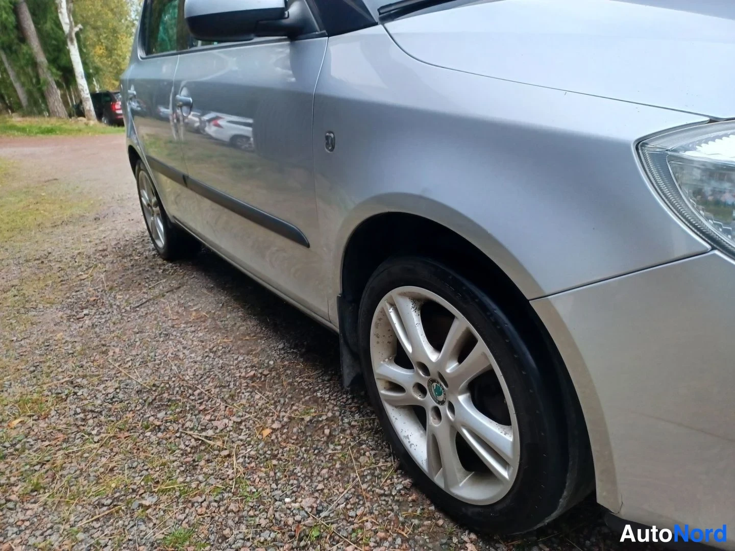 Harmaa Skoda Fabia 2009, etuviisto, keula oikealle, kuva 7