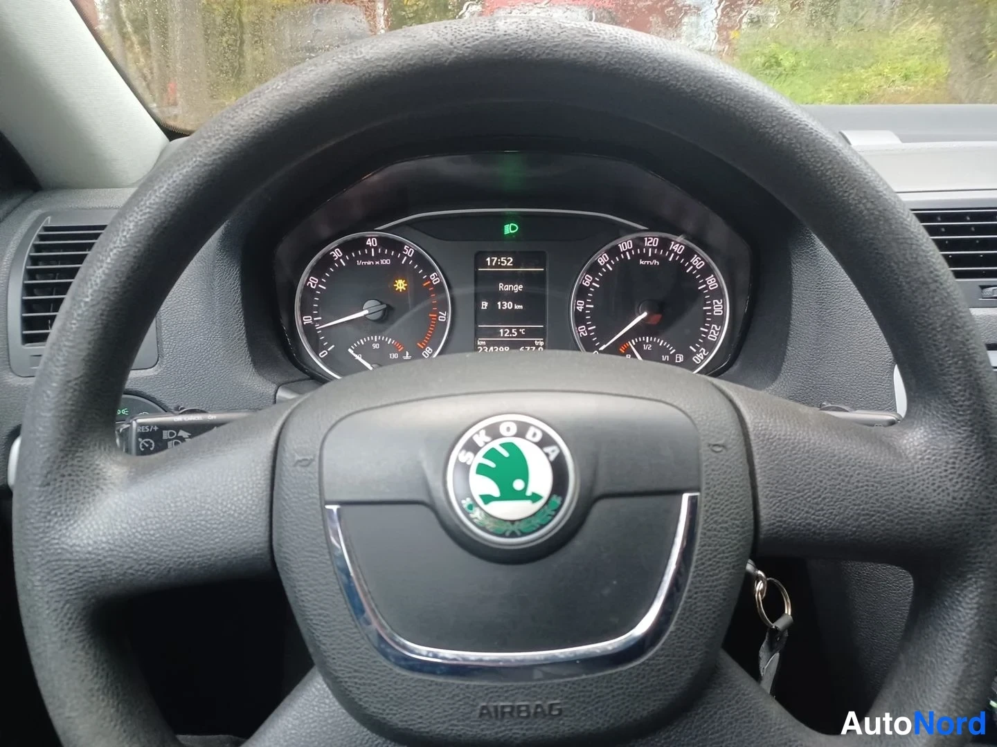 Harmaa Skoda Octavia 2010, yksityiskohta, kuva 13