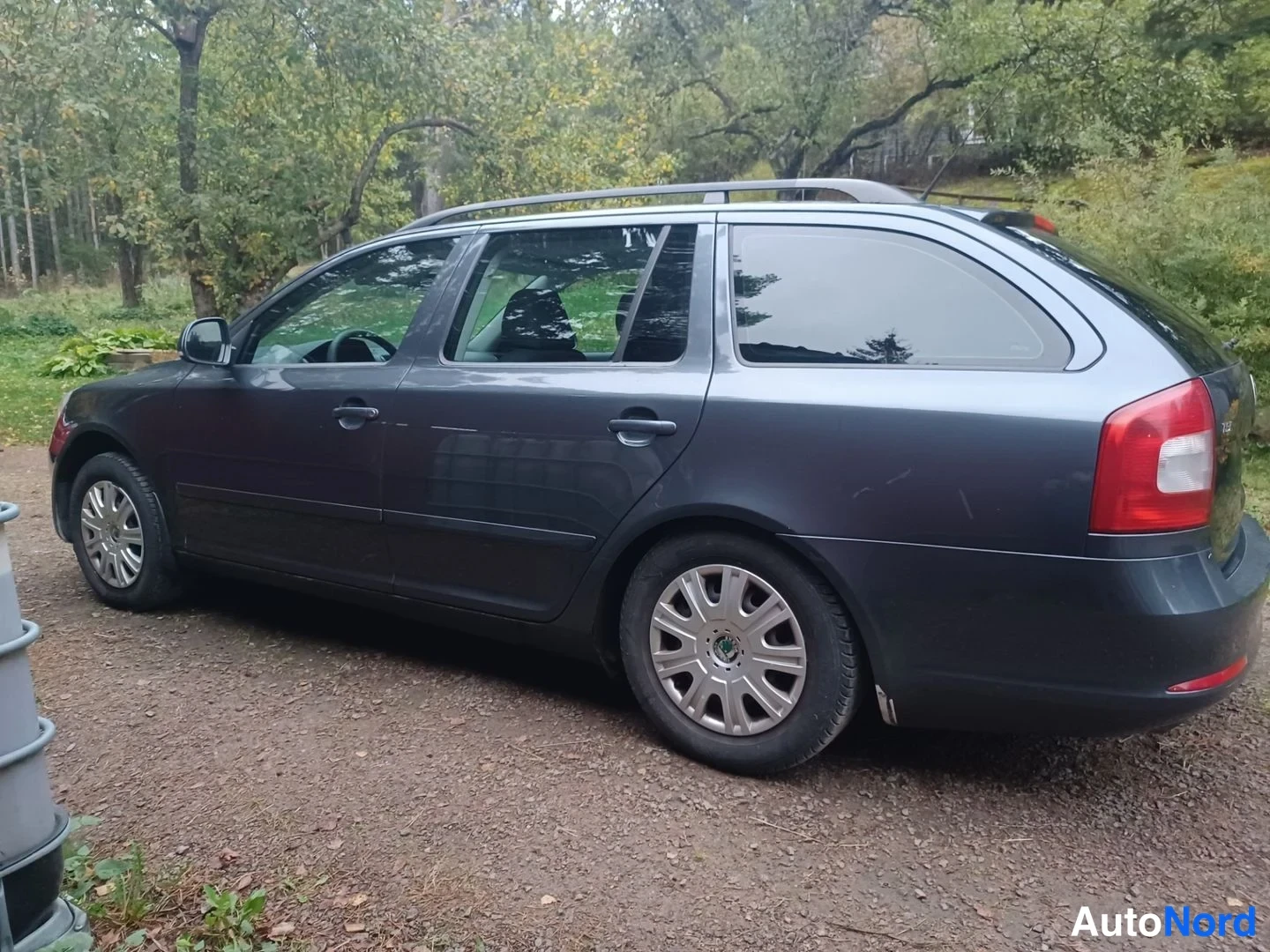 Harmaa Skoda Octavia 2010, takaviisto, kuva 6