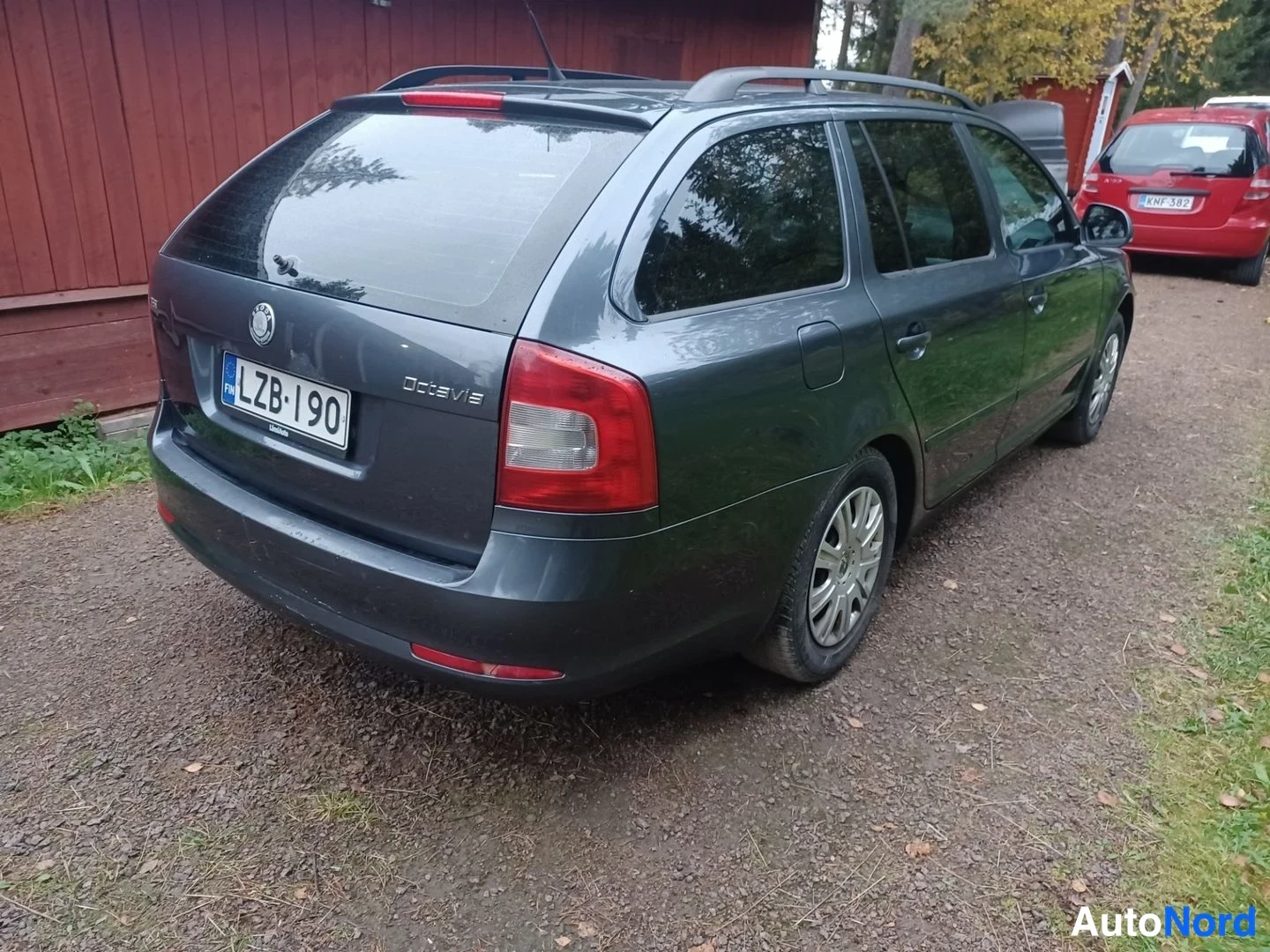 Harmaa Skoda Octavia 2010, takaviisto, kuva 7