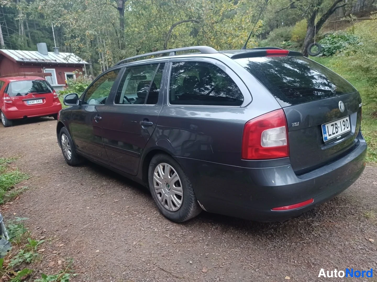 Harmaa Skoda Octavia 2010, takaviisto, kuva 5