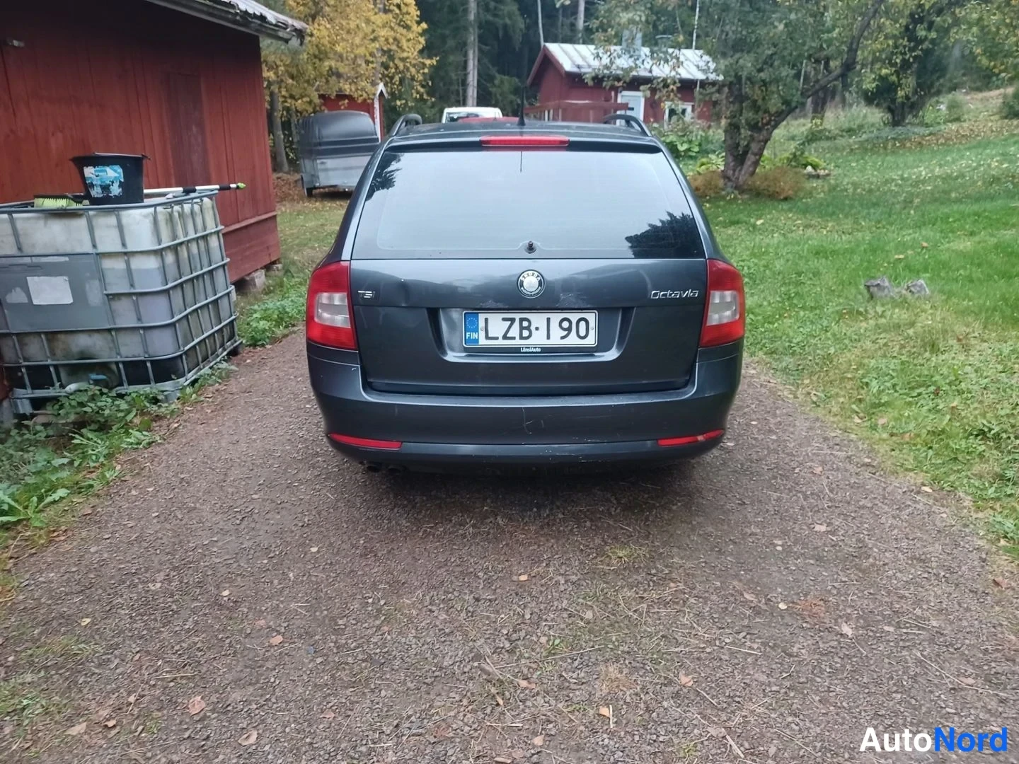 Harmaa Skoda Octavia 2010, takaa, kuva 9