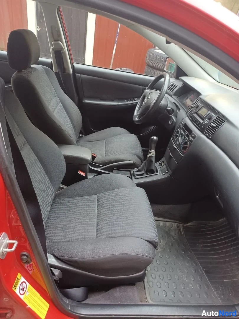 Punainen Toyota Corolla 2004, etuistuimet, kuva 13