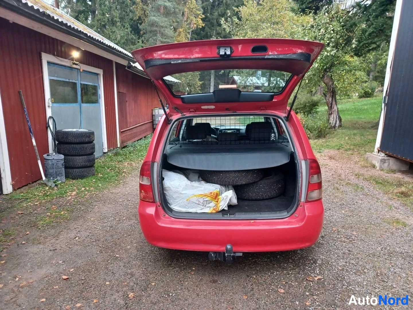 Punainen Toyota Corolla 2004, takaa, kuva 8