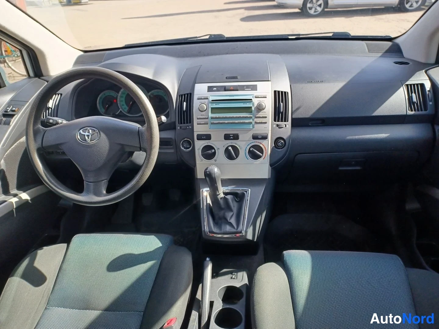 Valkoinen Toyota Corolla Verso 2008, ohjaamo, kuva 10
