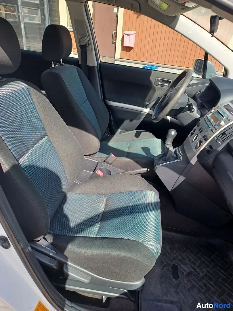 Valkoinen Toyota Corolla Verso 2008, etuistuimet, kuva 11