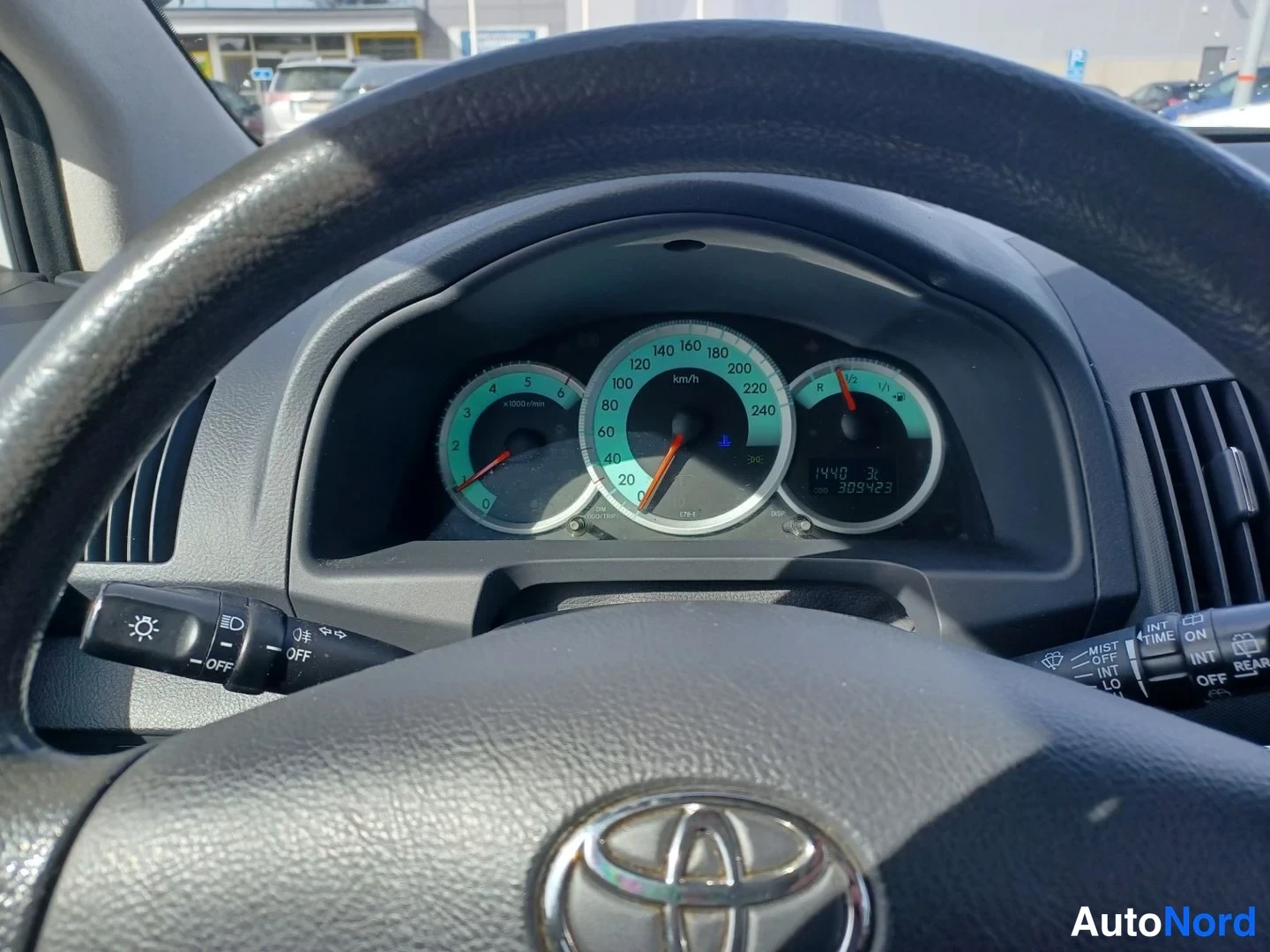 Valkoinen Toyota Corolla Verso 2008, yksityiskohta, kuva 15