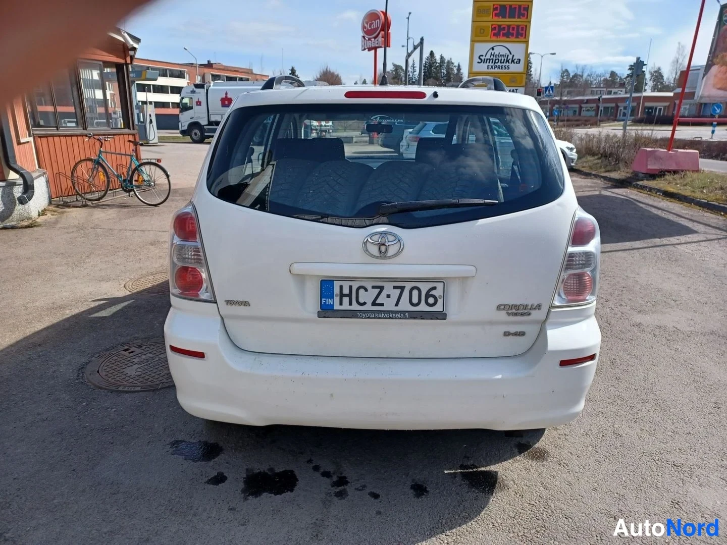 Valkoinen Toyota Corolla Verso 2008, takaa, kuva 8