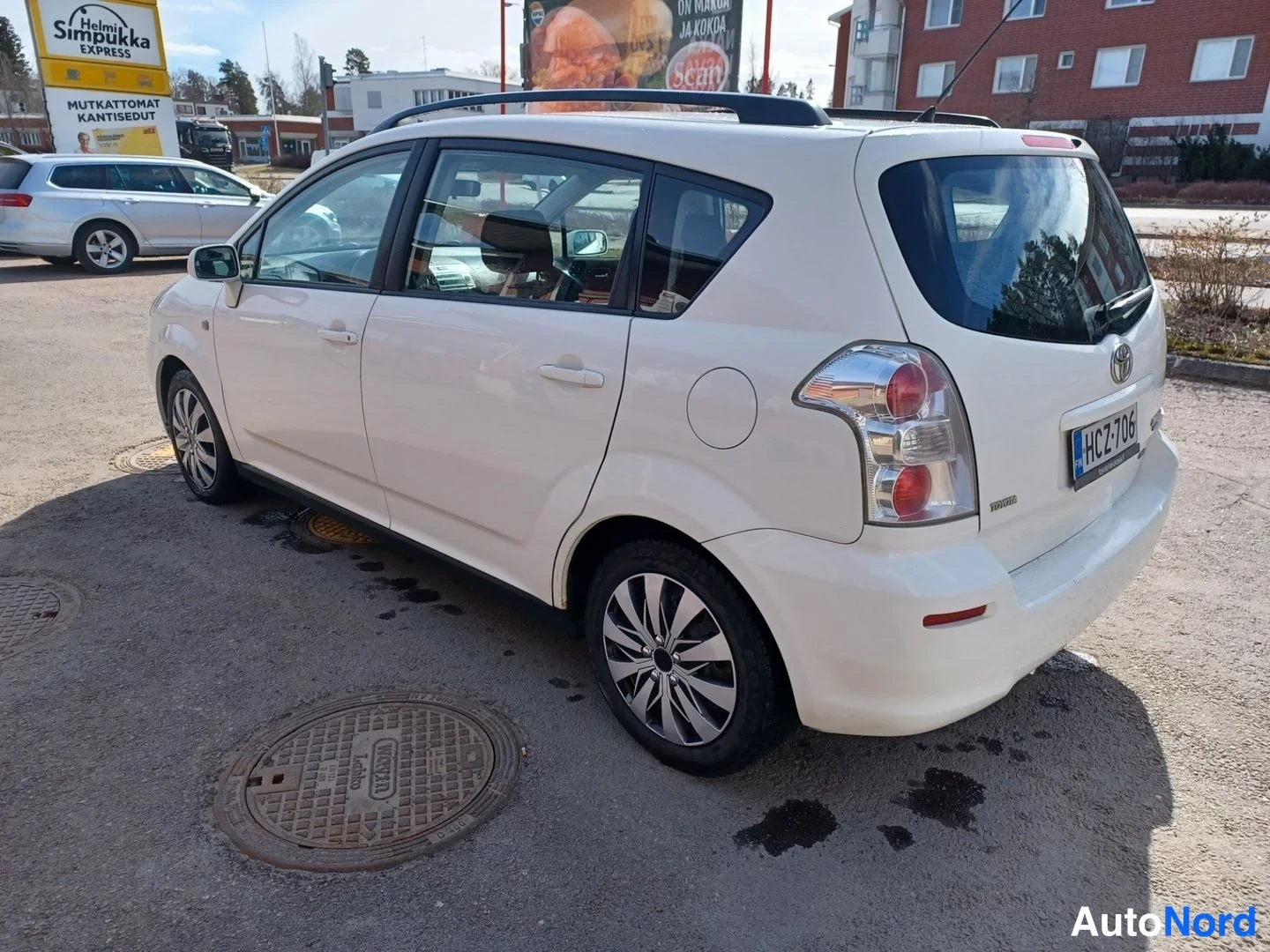 Valkoinen Toyota Corolla Verso 2008, takaviisto, kuva 7