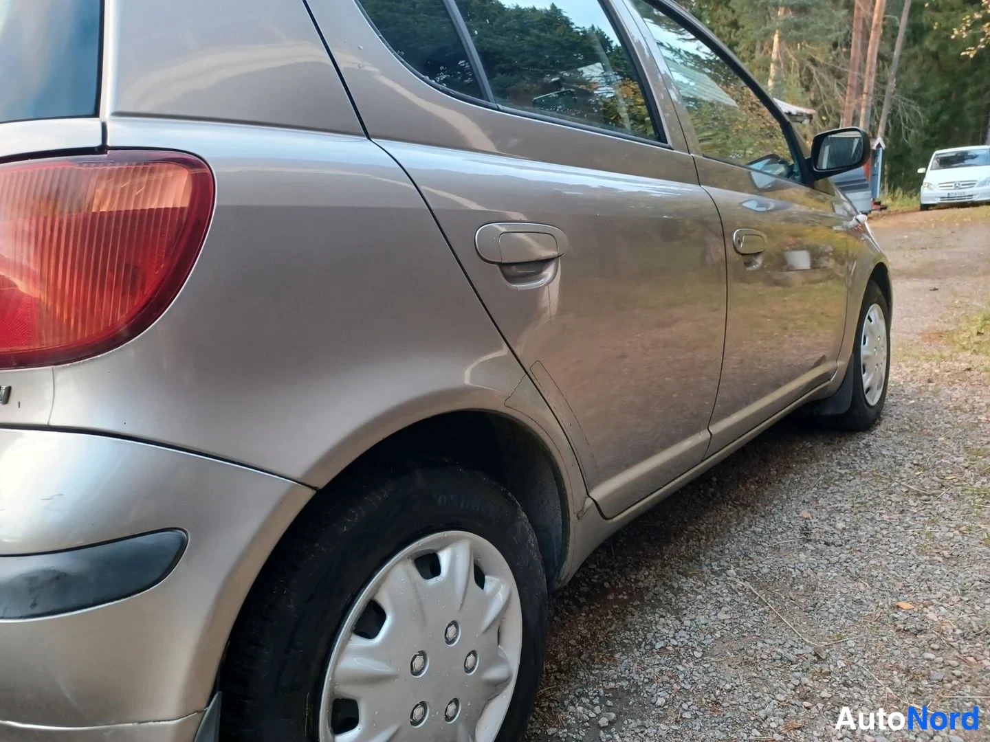 Harmaa Toyota Yaris 2003, takaviisto, kuva 11