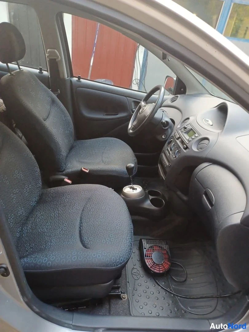Harmaa Toyota Yaris 2003, ohjaamo, kuva 16