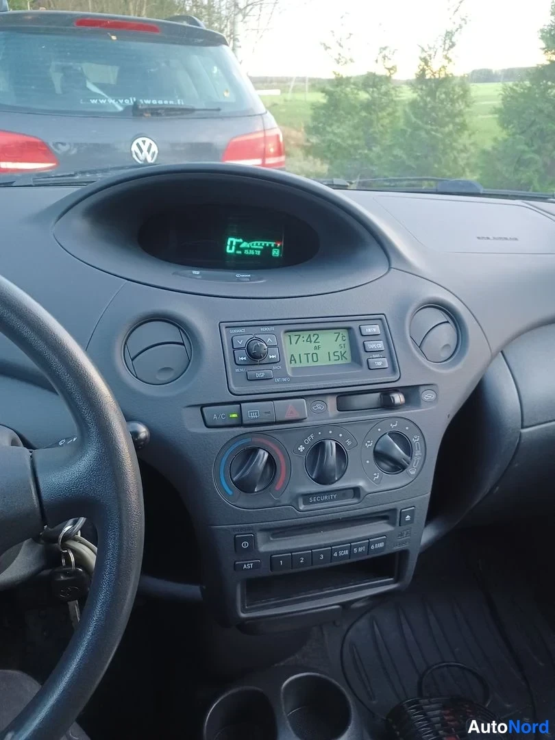 Harmaa Toyota Yaris 2003, ohjaamo, kuva 14