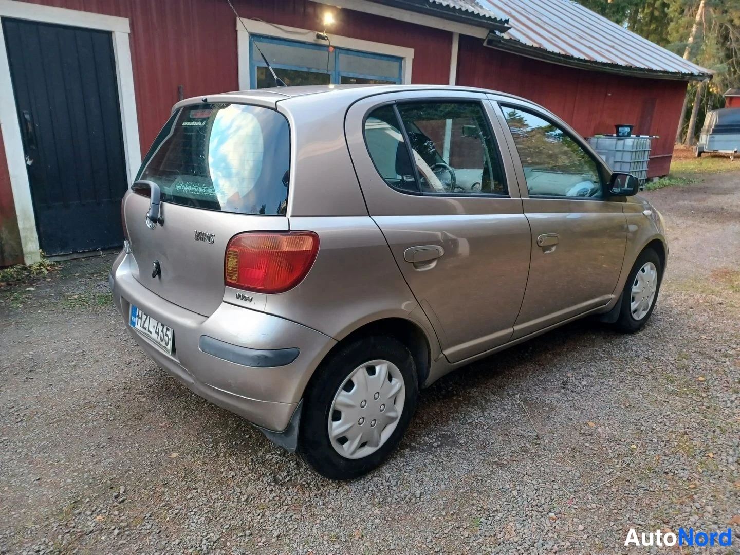 Harmaa Toyota Yaris 2003, takaviisto, kuva 8