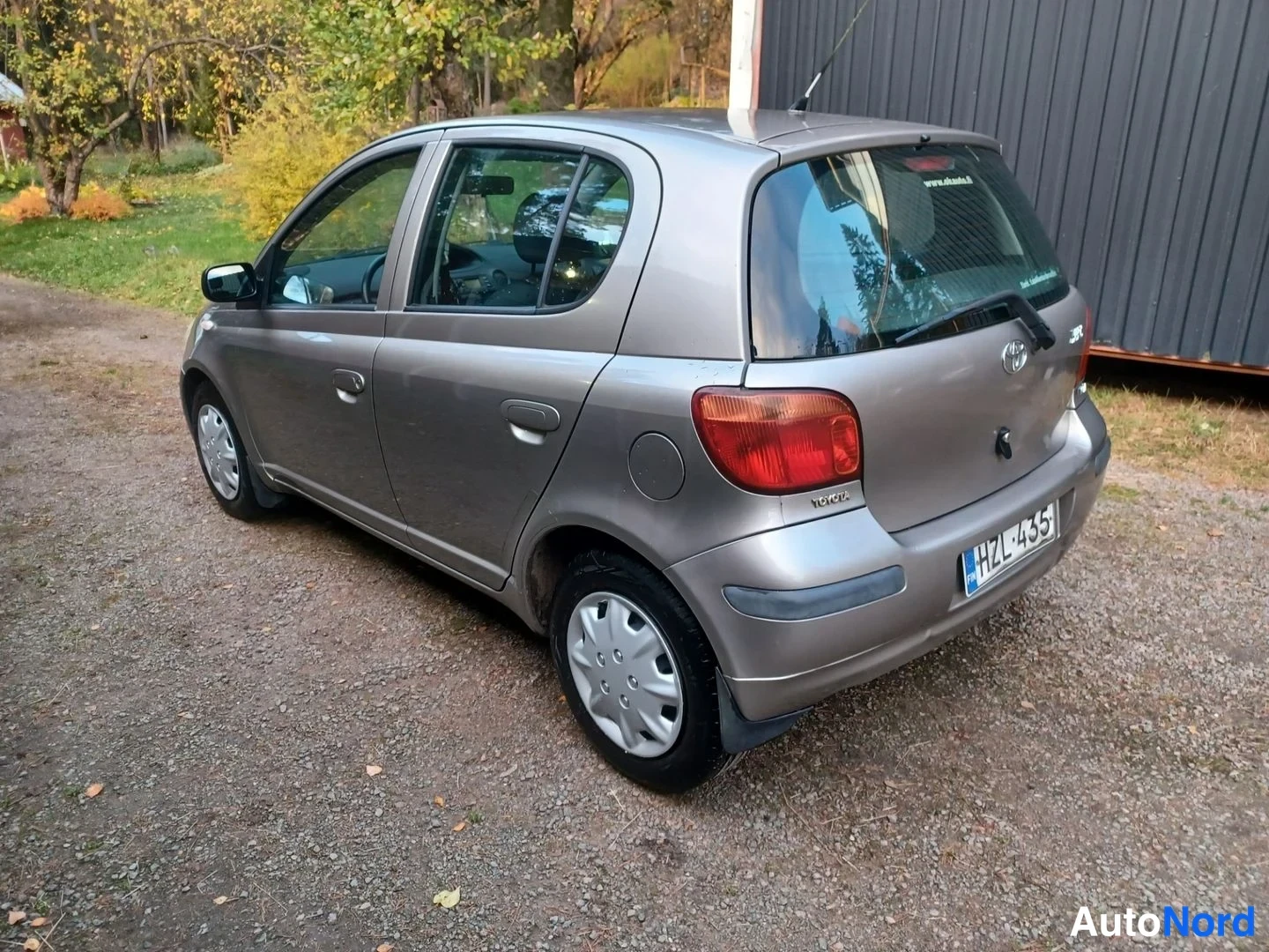 Harmaa Toyota Yaris 2003, takaviisto, kuva 9