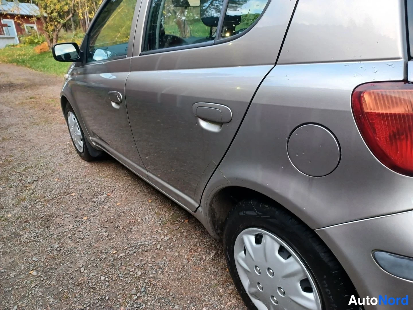 Harmaa Toyota Yaris 2003, takaviisto, kuva 10