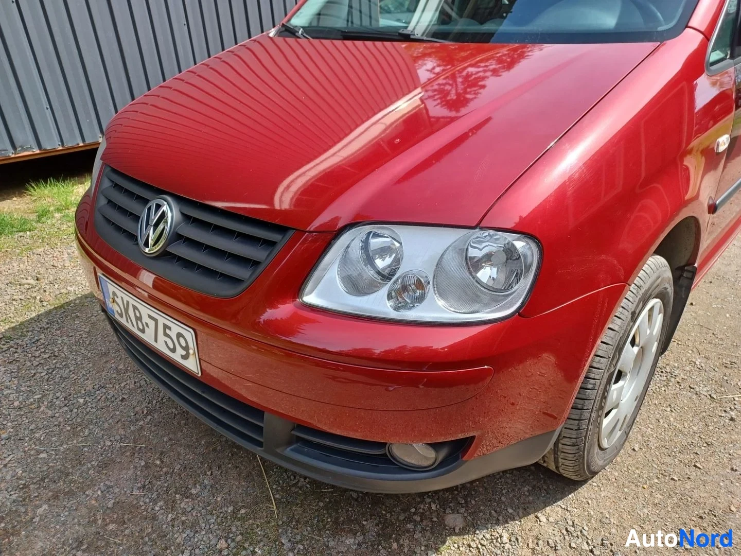 Punainen Volkswagen Caddy Life 2009, etuviisto, keula vasemmalle, kuva 3