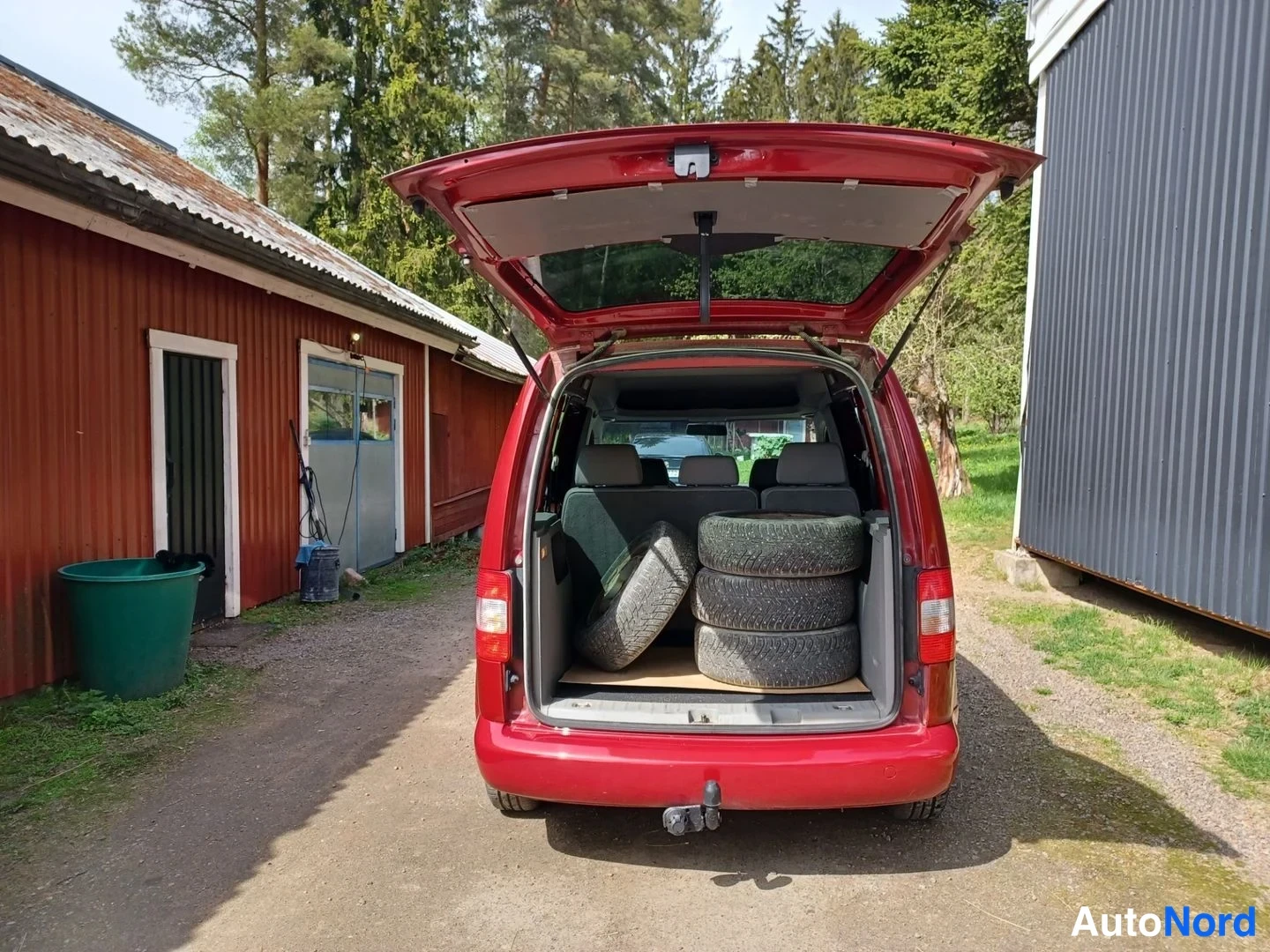 Punainen Volkswagen Caddy Life 2009, tavaratila, kuva 13