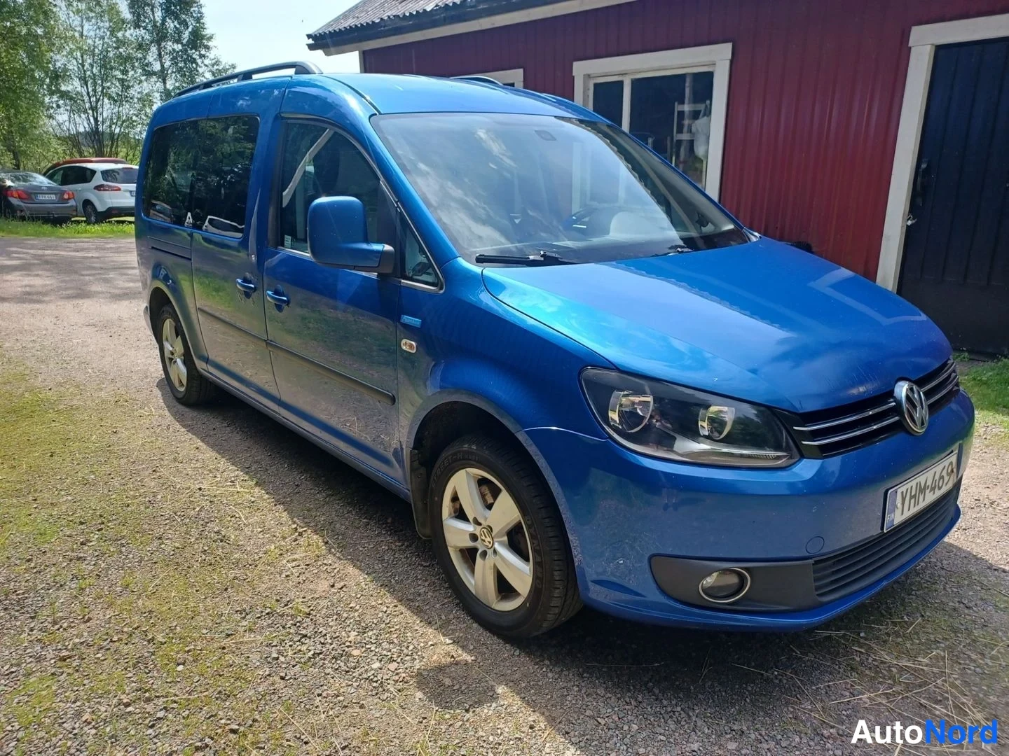 Sininen Volkswagen Caddy 2011, etuviisto, keula oikealle, kuva 4