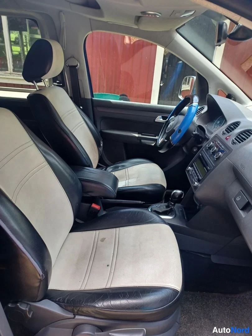 Sininen Volkswagen Caddy 2011, etuistuimet, kuva 13