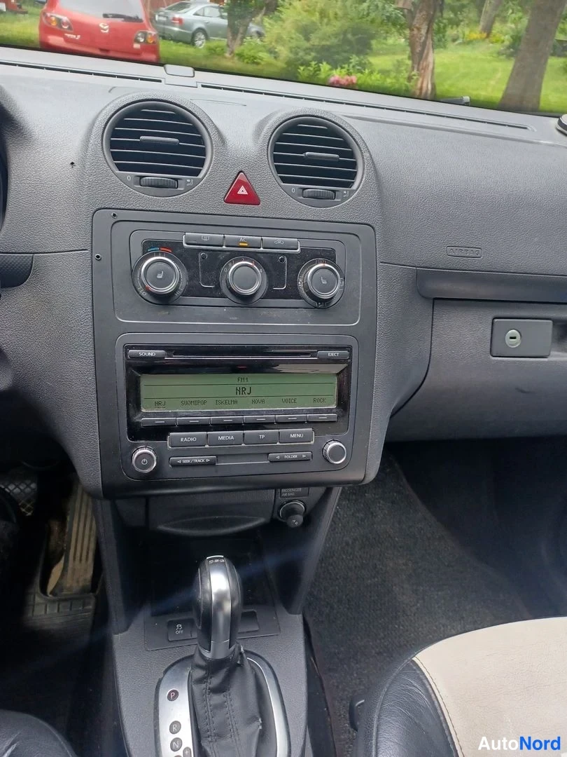 Sininen Volkswagen Caddy 2011, ohjaamo, kuva 12