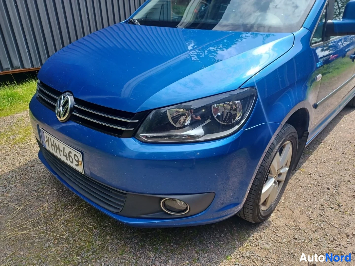 Sininen Volkswagen Caddy 2011, etuviisto, keula vasemmalle, kuva 3
