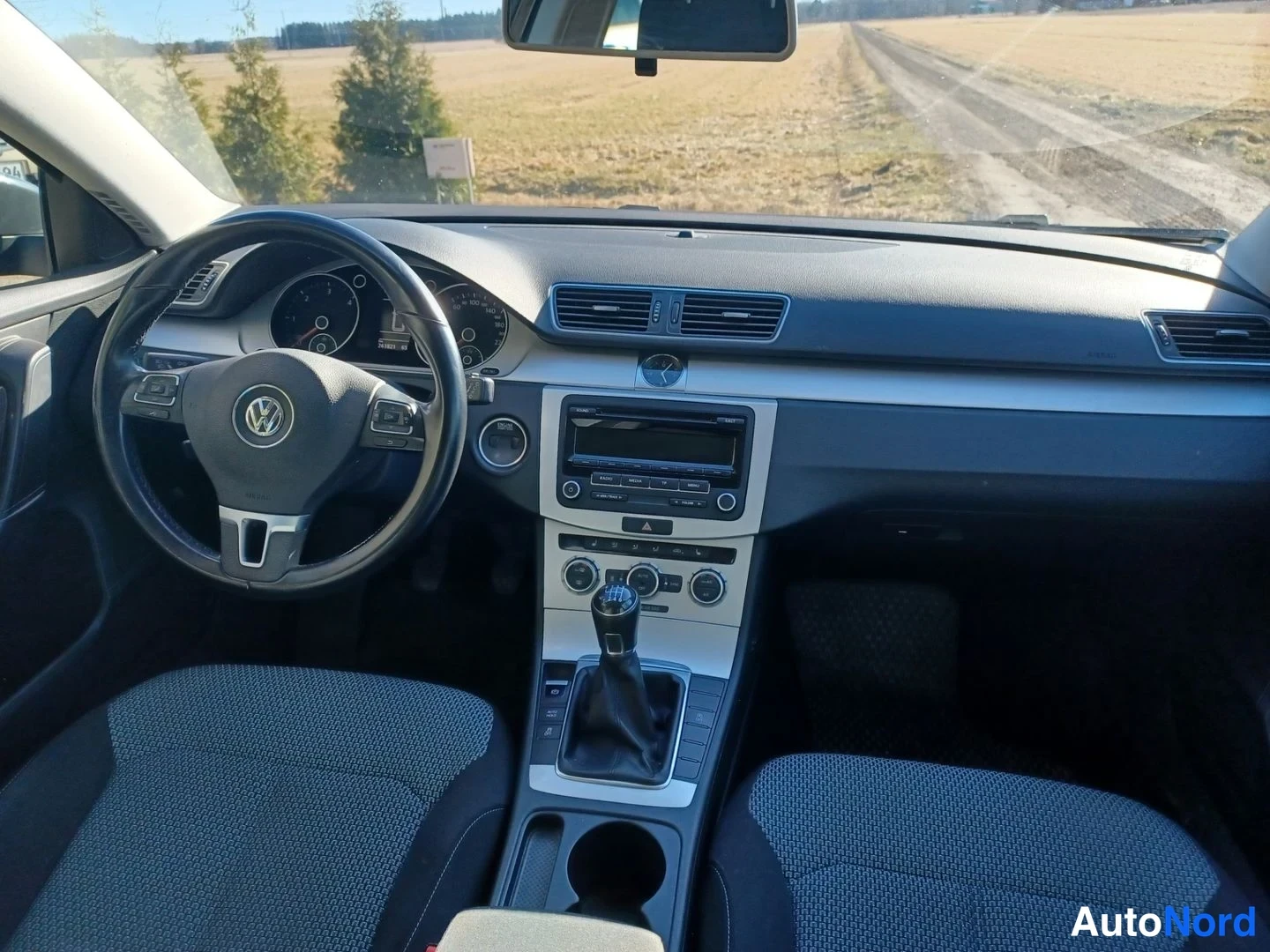 Harmaa Volkswagen Passat Variant 2013, ohjaamo, kuva 9