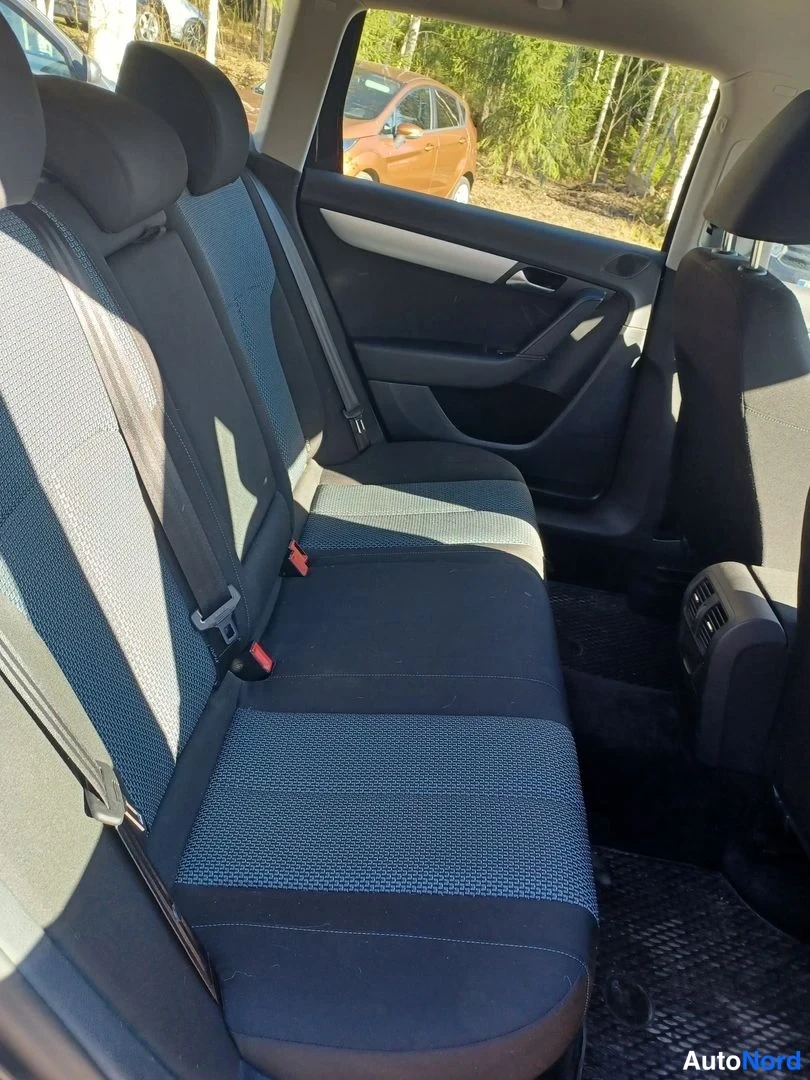 Harmaa Volkswagen Passat Variant 2013, takaistuimet, kuva 12