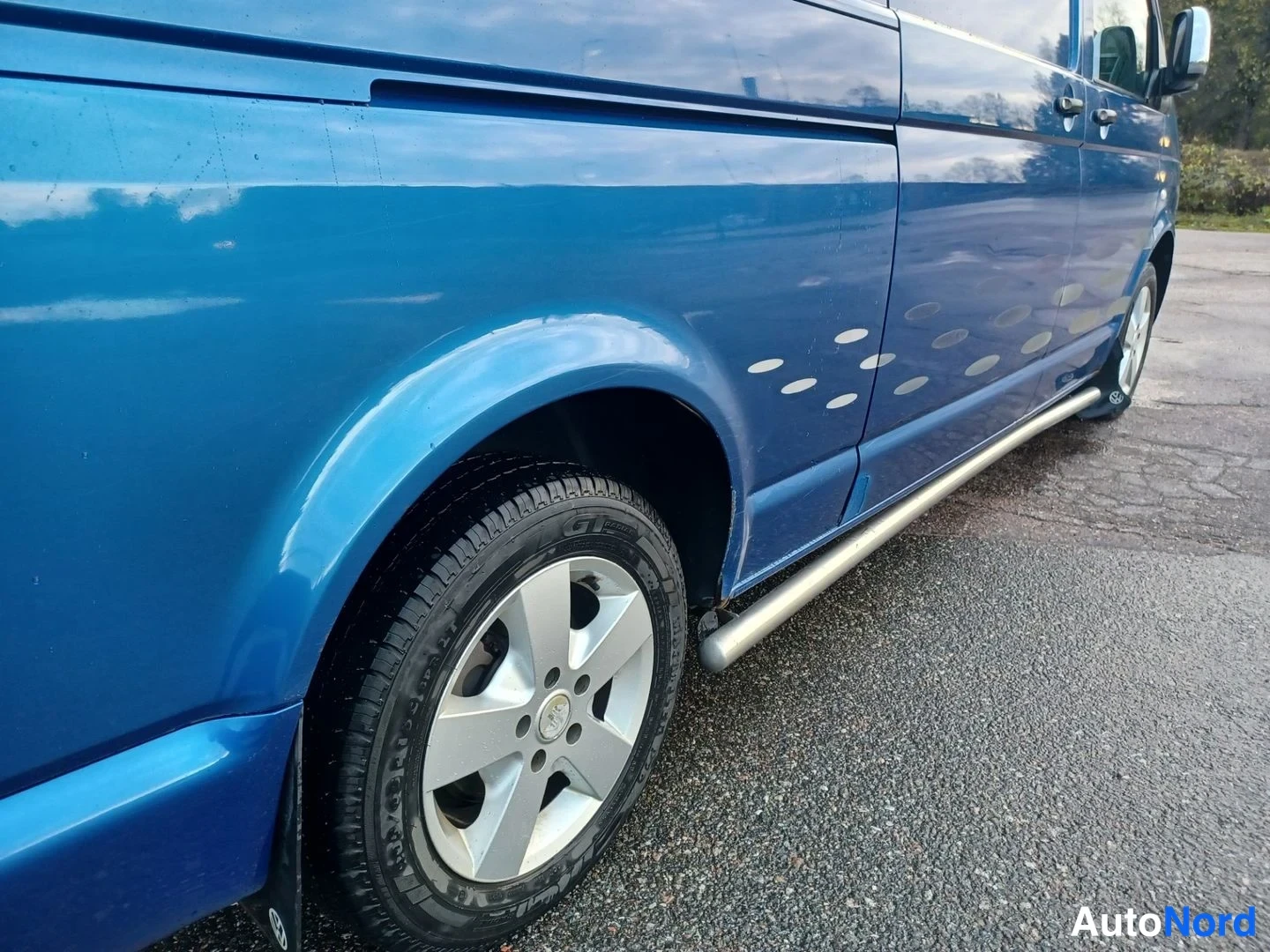 Sininen Volkswagen Transporter 2006, sivulta, kuva 8