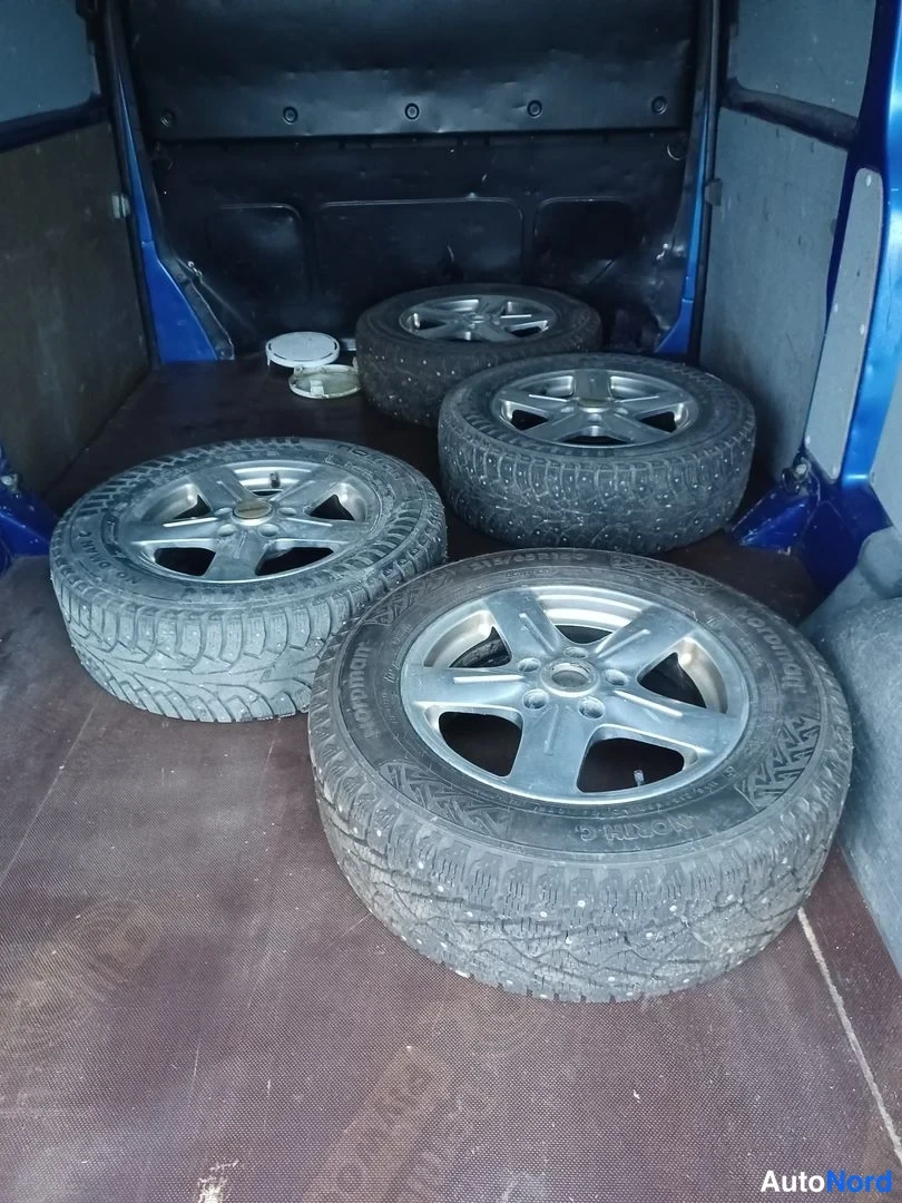 Sininen Volkswagen Transporter 2006, yksityiskohta, kuva 17