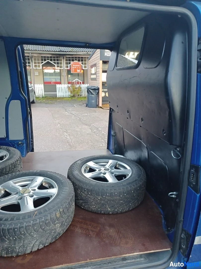 Sininen Volkswagen Transporter 2006, tavaratila, kuva 16