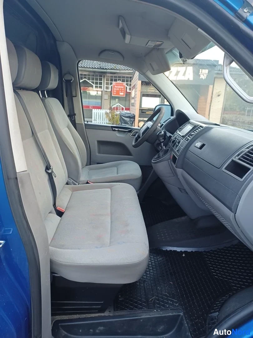 Sininen Volkswagen Transporter 2006, etuistuimet, kuva 15
