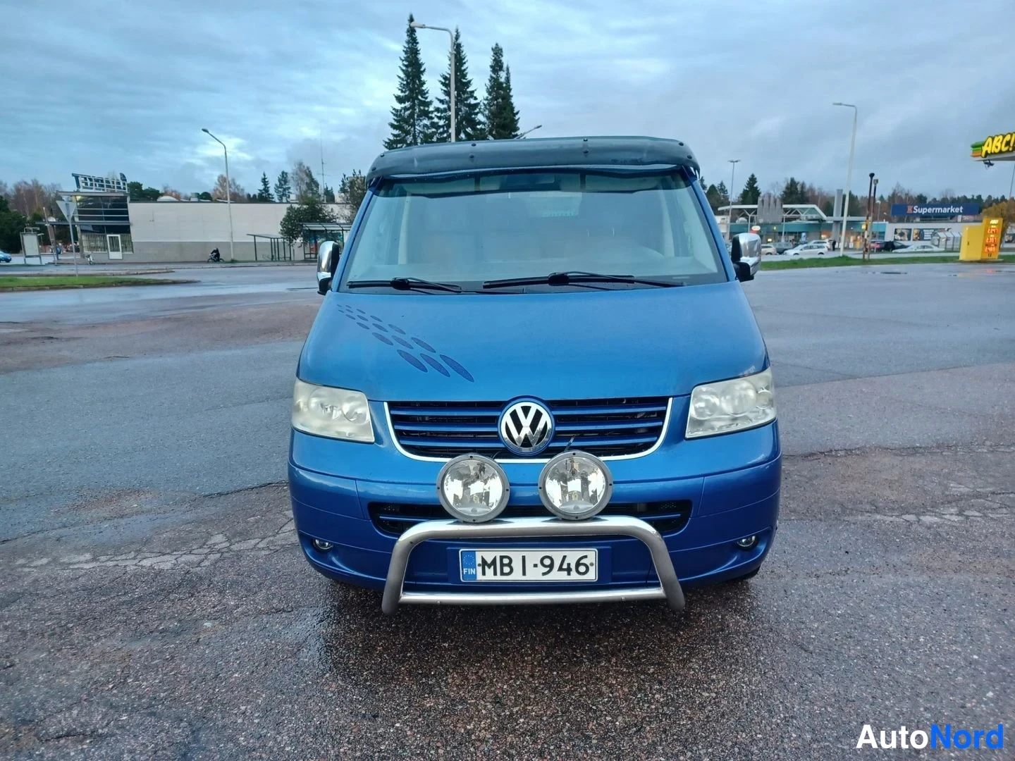 Sininen Volkswagen Transporter 2006, edestä, kuva 3
