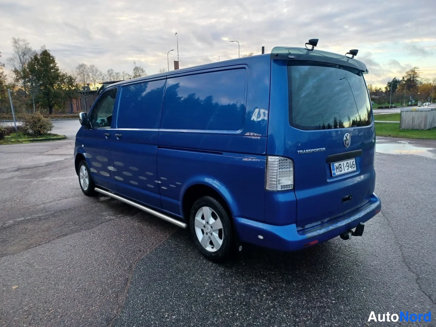 Sininen Volkswagen Transporter 2006, takaviisto, kuva 11