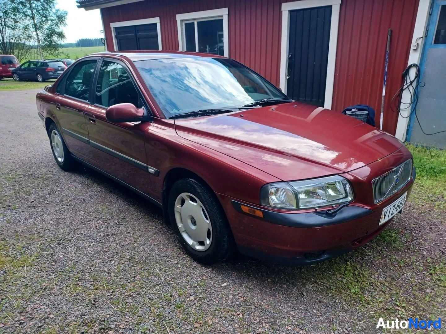 Punainen Volvo S80 2000, etuviisto, keula oikealle, kuva 5