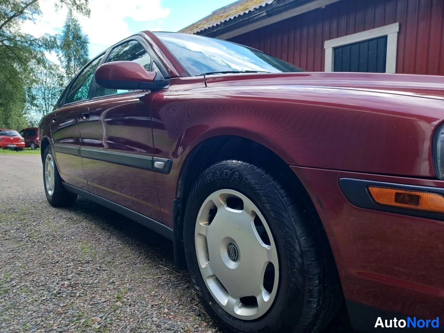 Punainen Volvo S80 2000, etuviisto, keula oikealle, kuva 6