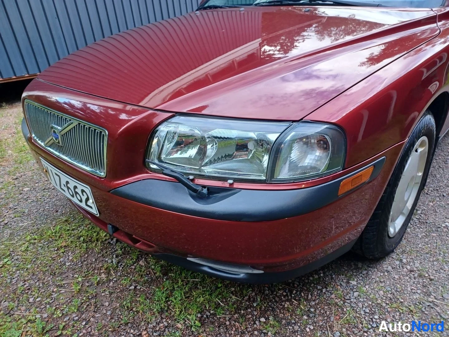 Punainen Volvo S80 2000, etuviisto, keula vasemmalle, kuva 2