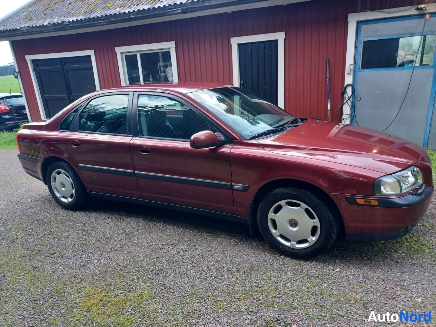 Punainen Volvo S80 2000, etuviisto, keula oikealle, kuva 4