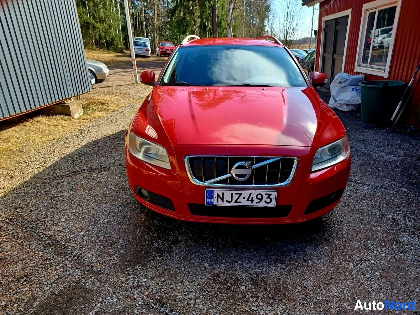 Punainen Volvo V70 2008, edestä, kuva 7