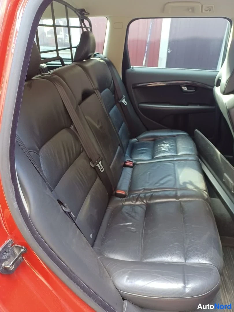 Punainen Volvo V70 2008, takaistuimet, kuva 19