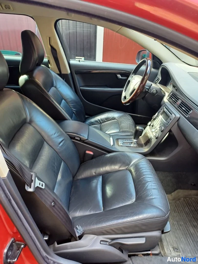 Punainen Volvo V70 2008, etuistuimet, kuva 18