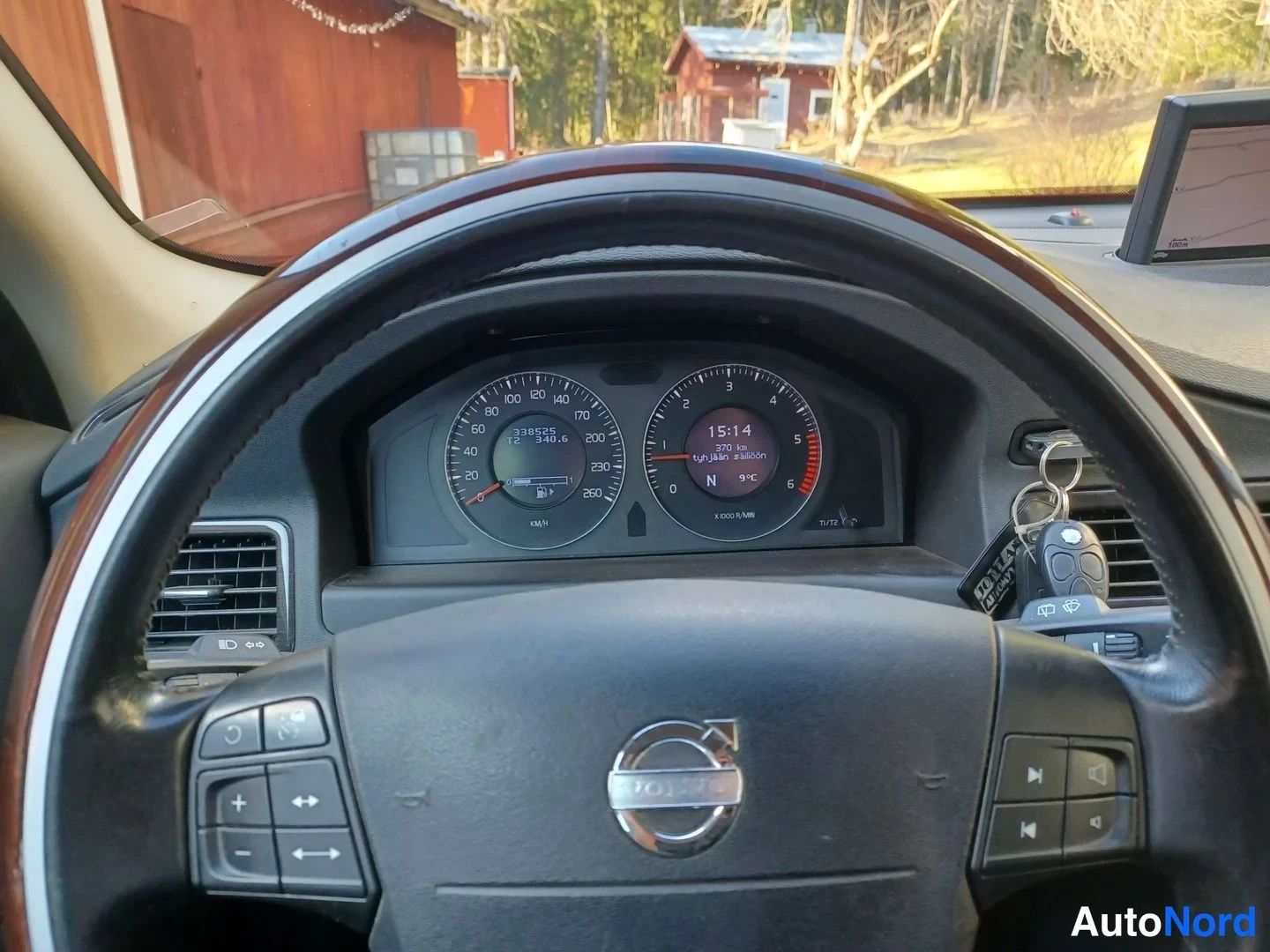 Punainen Volvo V70 2008, ohjaamo, kuva 15