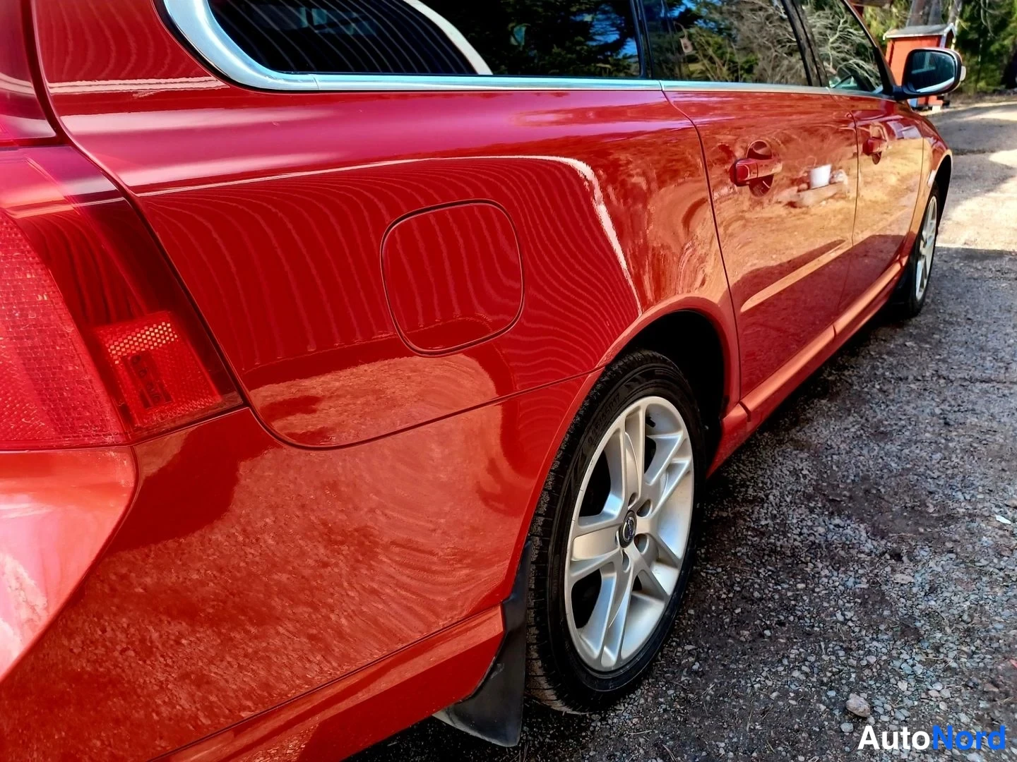 Punainen Volvo V70 2008, takaviisto, kuva 11