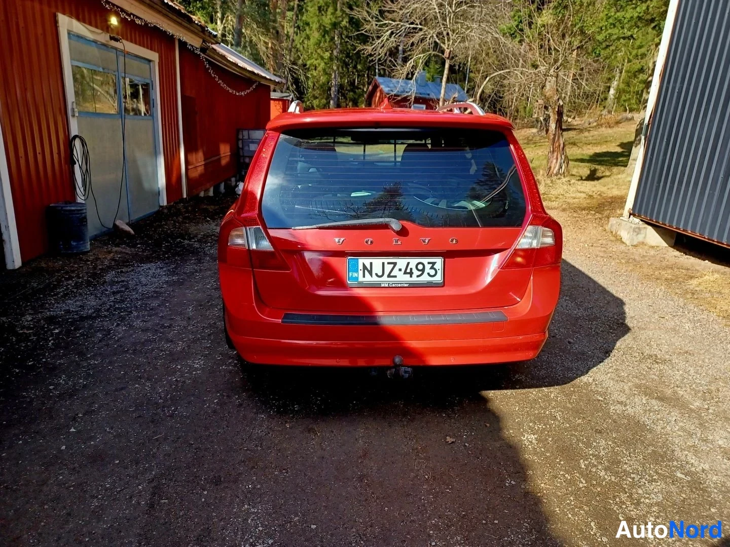 Punainen Volvo V70 2008, takaa, kuva 12