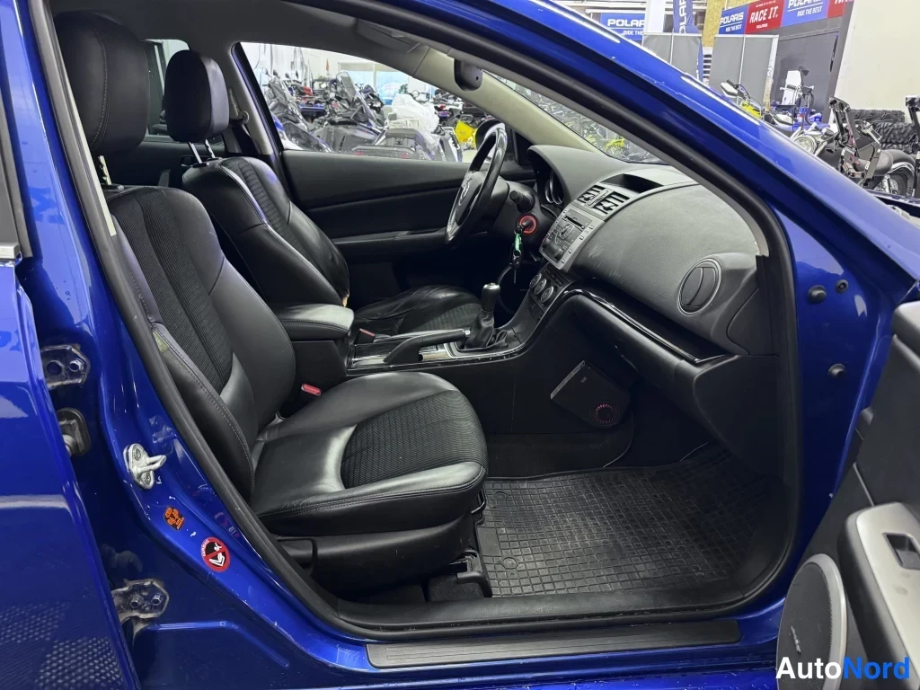 Sininen Mazda 6 2010, etuistuimet, kuva 9