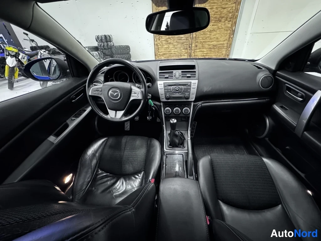 Sininen Mazda 6 2010, ohjaamo, kuva 6