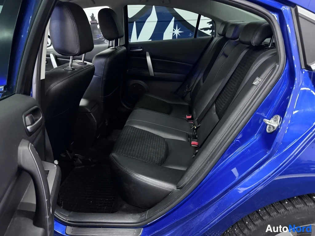 Sininen Mazda 6 2010, takaistuimet, kuva 10