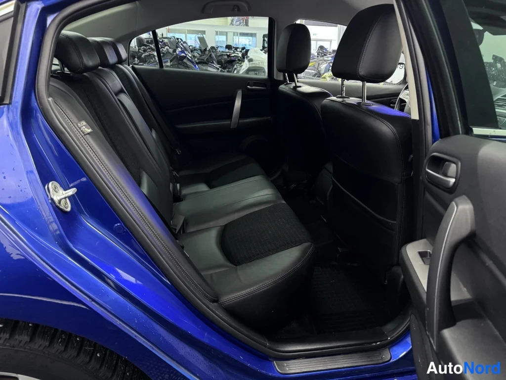 Sininen Mazda 6 2010, takaistuimet, kuva 11