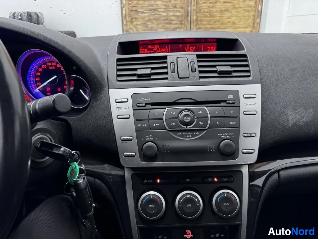 Sininen Mazda 6 2010, yksityiskohta, kuva 12