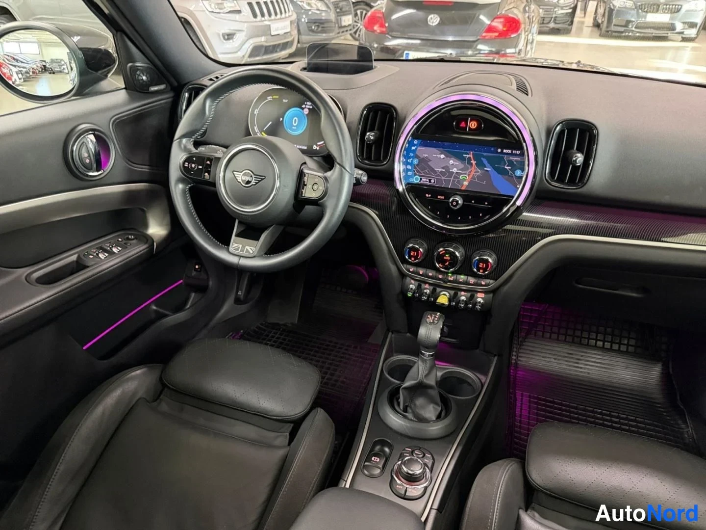 Musta Mini Countryman Cooper SE ALL4 2023, ohjaamo, kuva 11