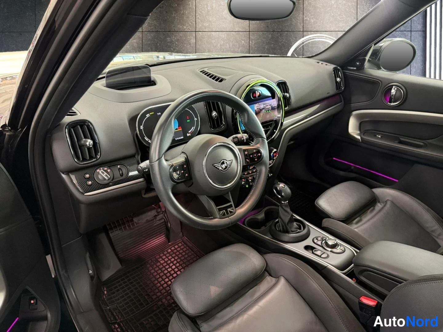 Musta Mini Countryman Cooper SE ALL4 2023, ohjaamo, kuva 12